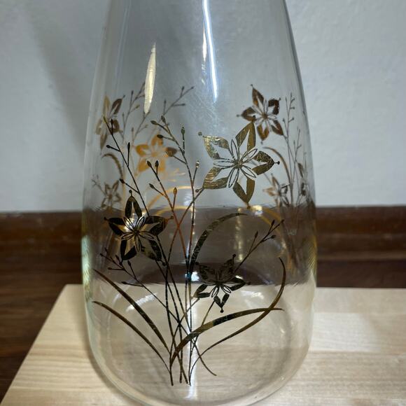 Vintage Pyrex Glass Juice Carafe Gold Floral Design 9.75" high 48oz - Picture 6 of 9